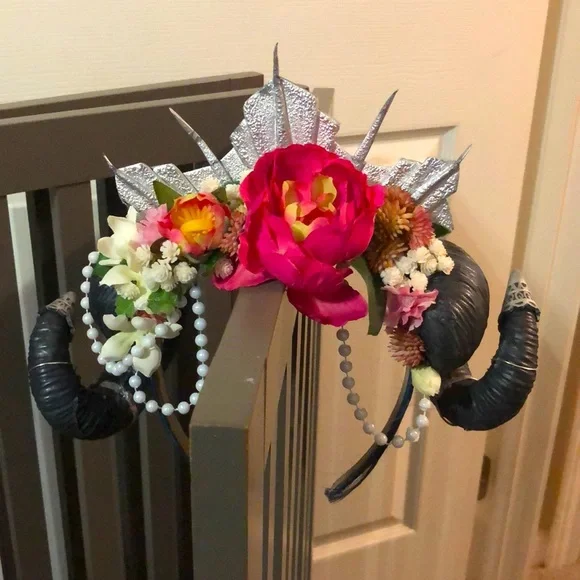 Handmade | Accessories | Beautiful Handmade Crown With Horns  display picture 1